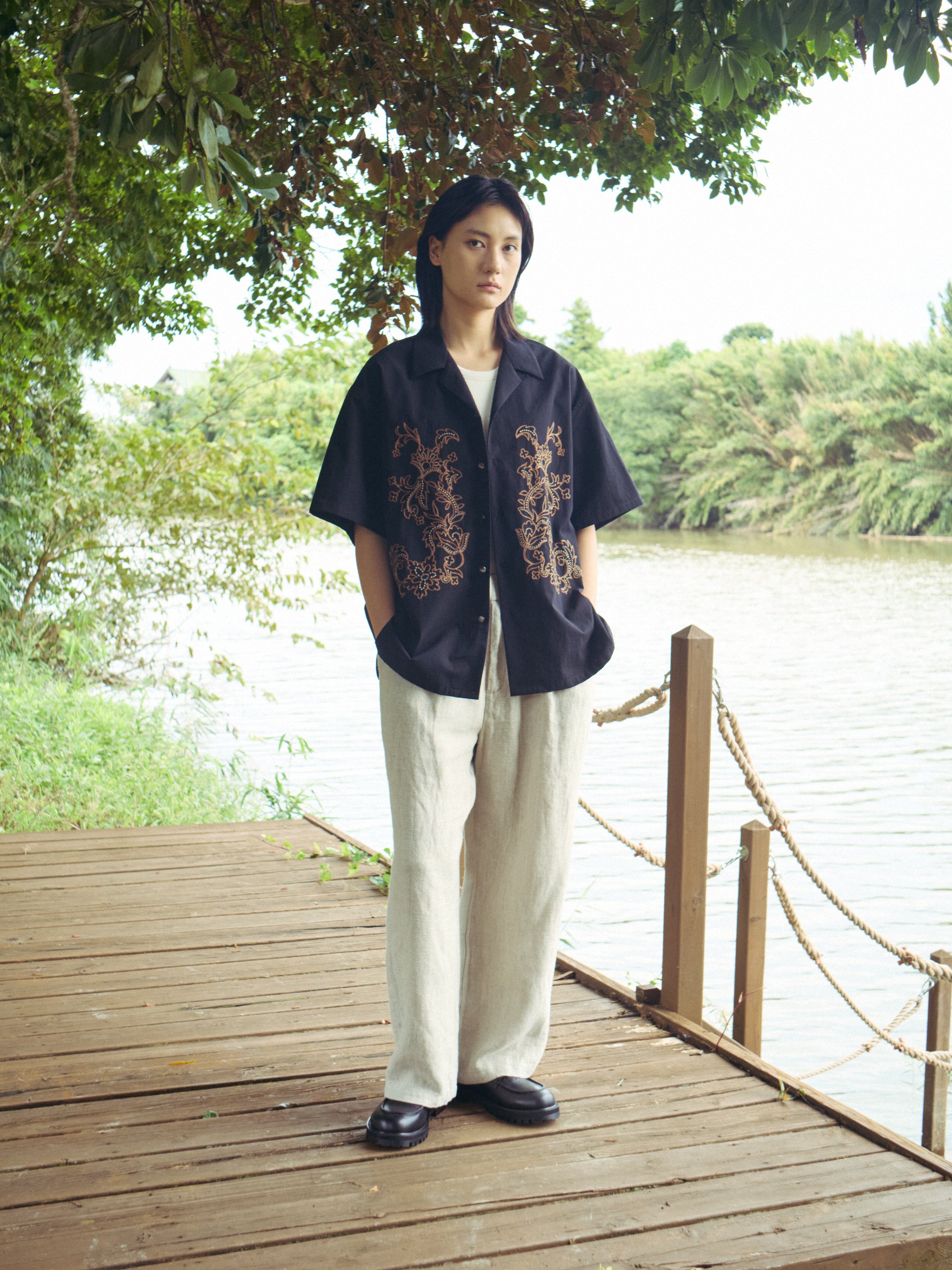 superNova. Aloha shirt - Flower chain embroidery / Black
