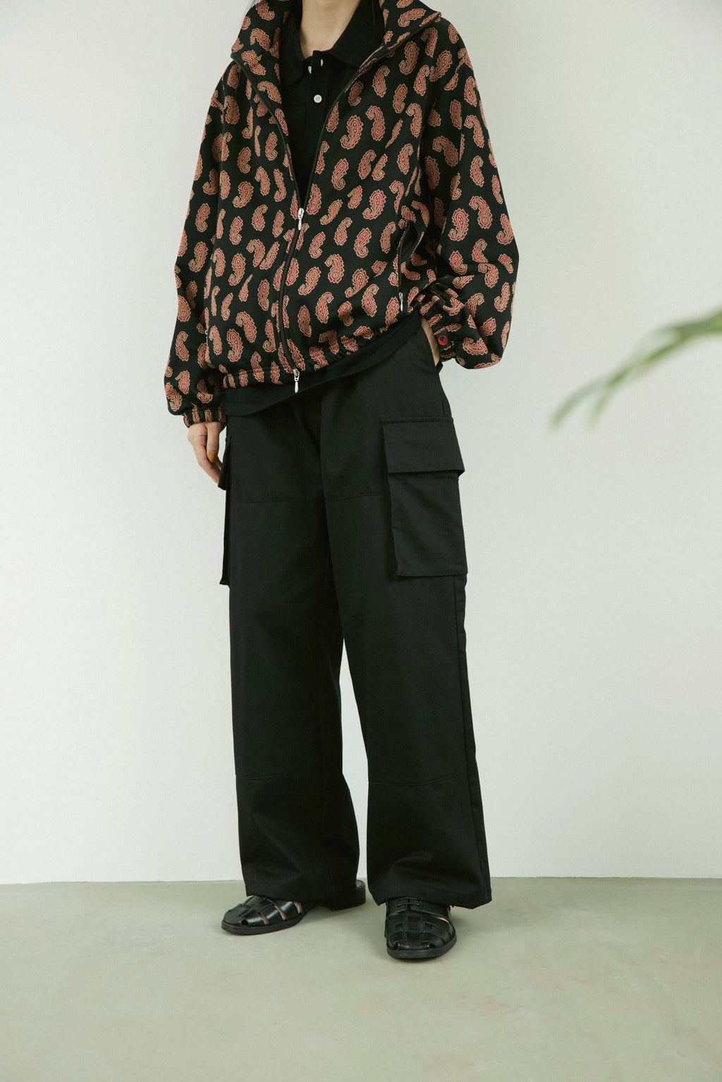superNova. Neutral cargo pants / Black