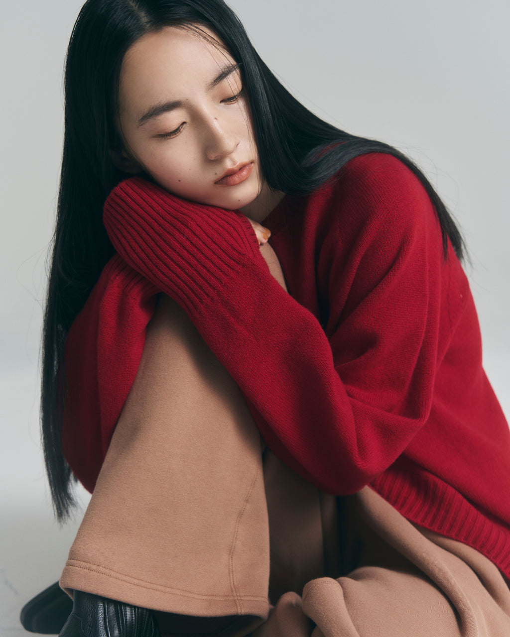 10月中発送予定 superNova. Whole Garment V-Neck – Super Fine Merino / Red