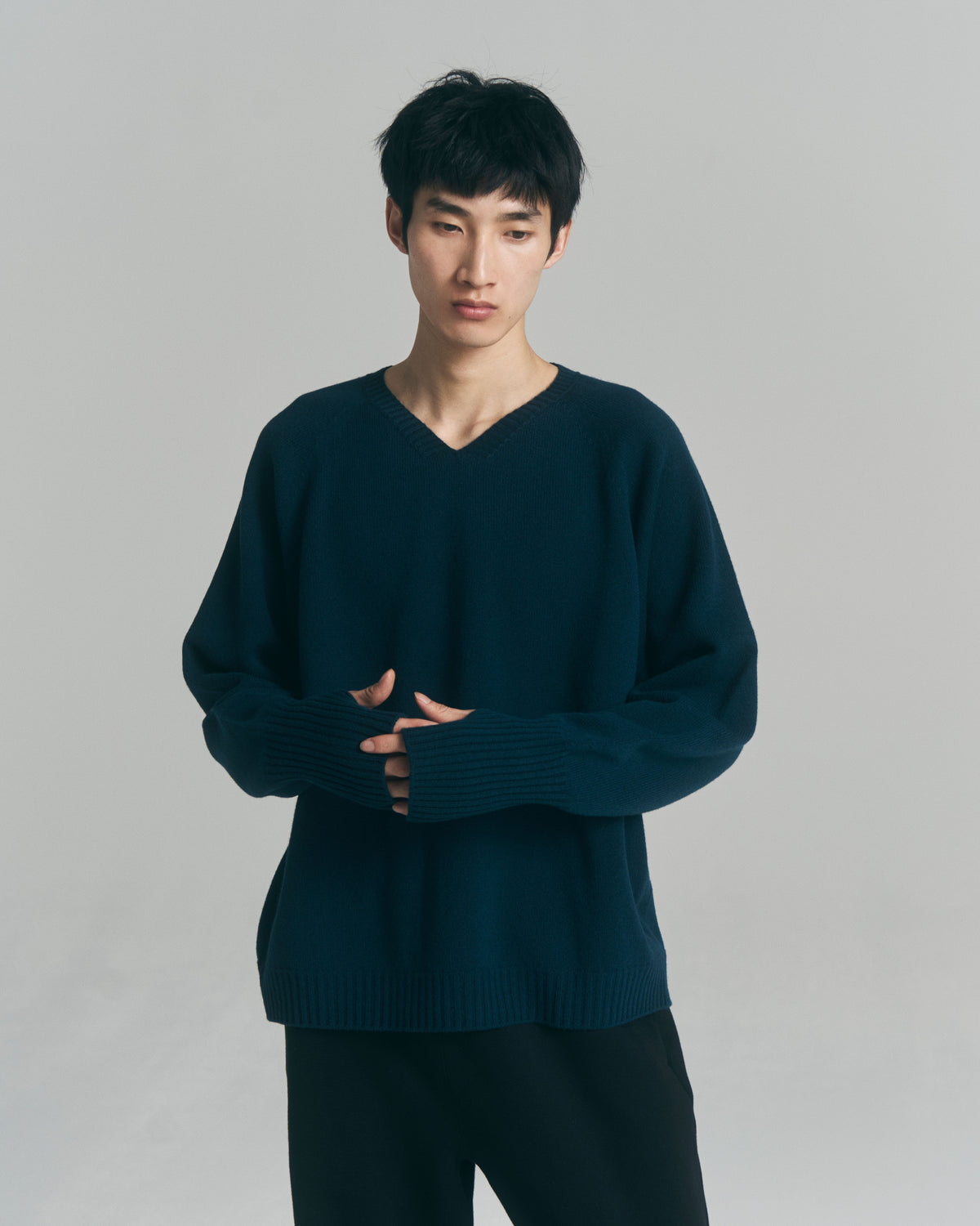 10月中発送予定 superNova. Whole Garment V-Neck – Super Fine Merino / Navy