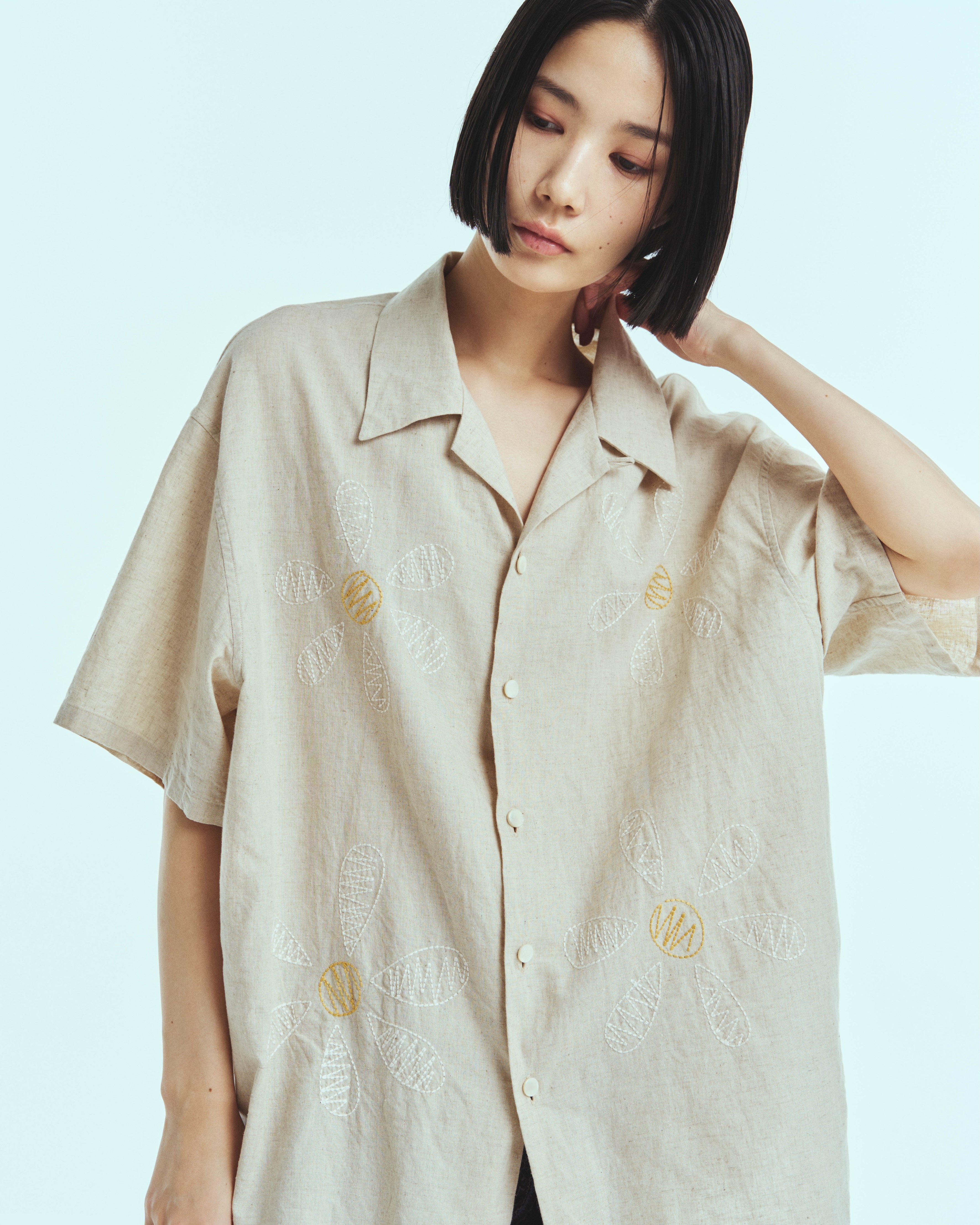 superNova. Aloha shirt - Big flowers embroidery / Natural