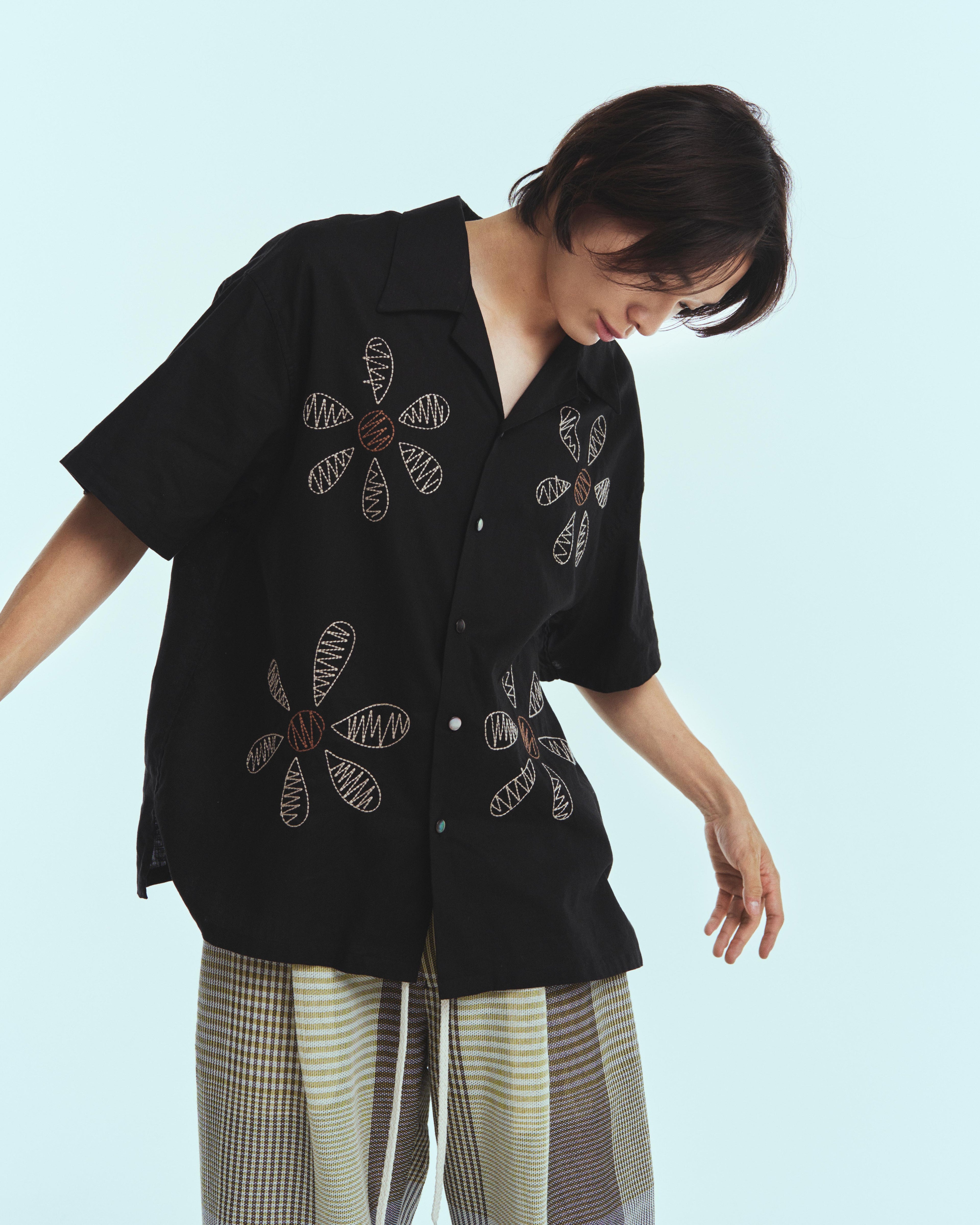 superNova. Aloha shirt - Big flowers embroidery / Black