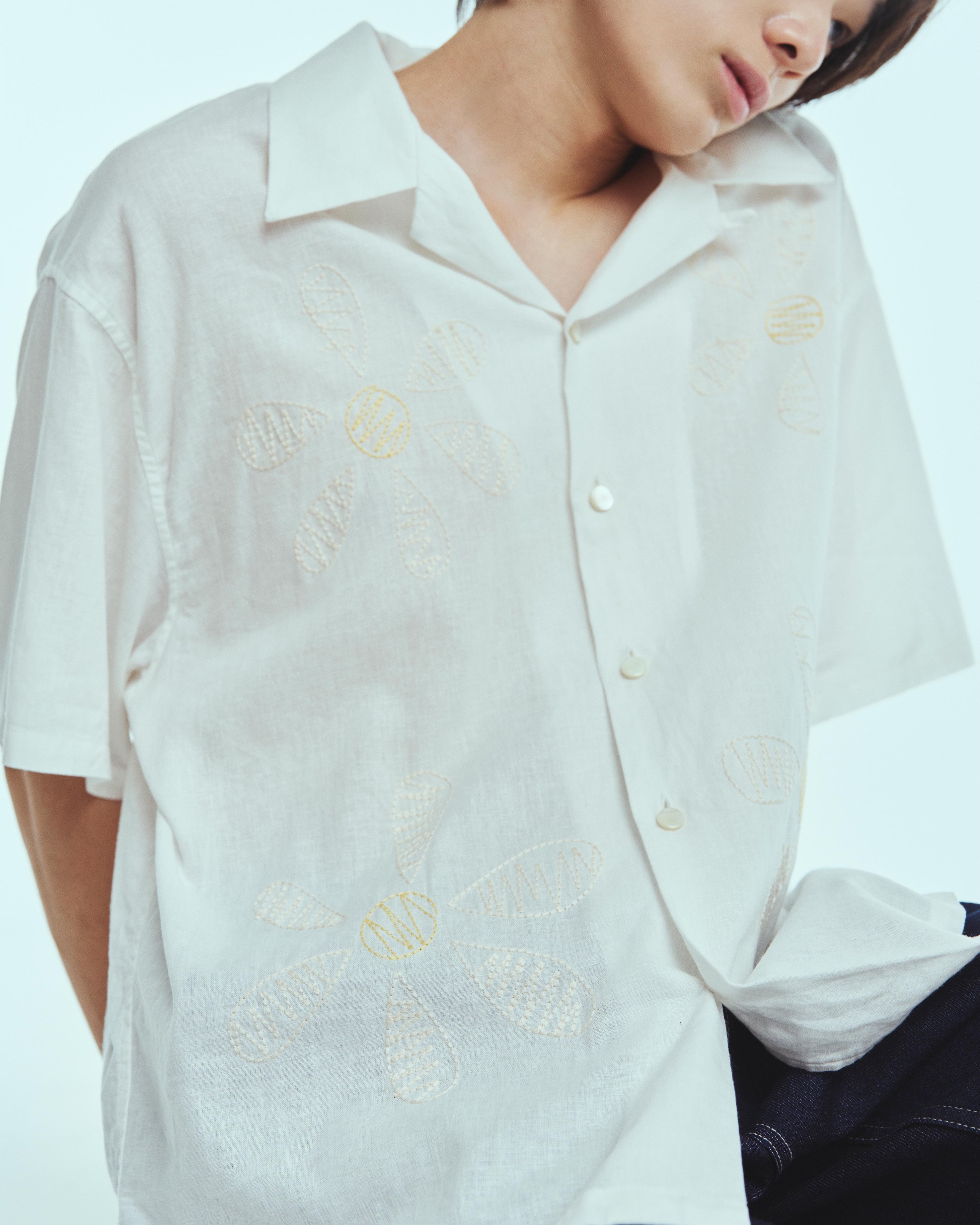 superNova. Aloha shirt - Big flowers embroidery / White