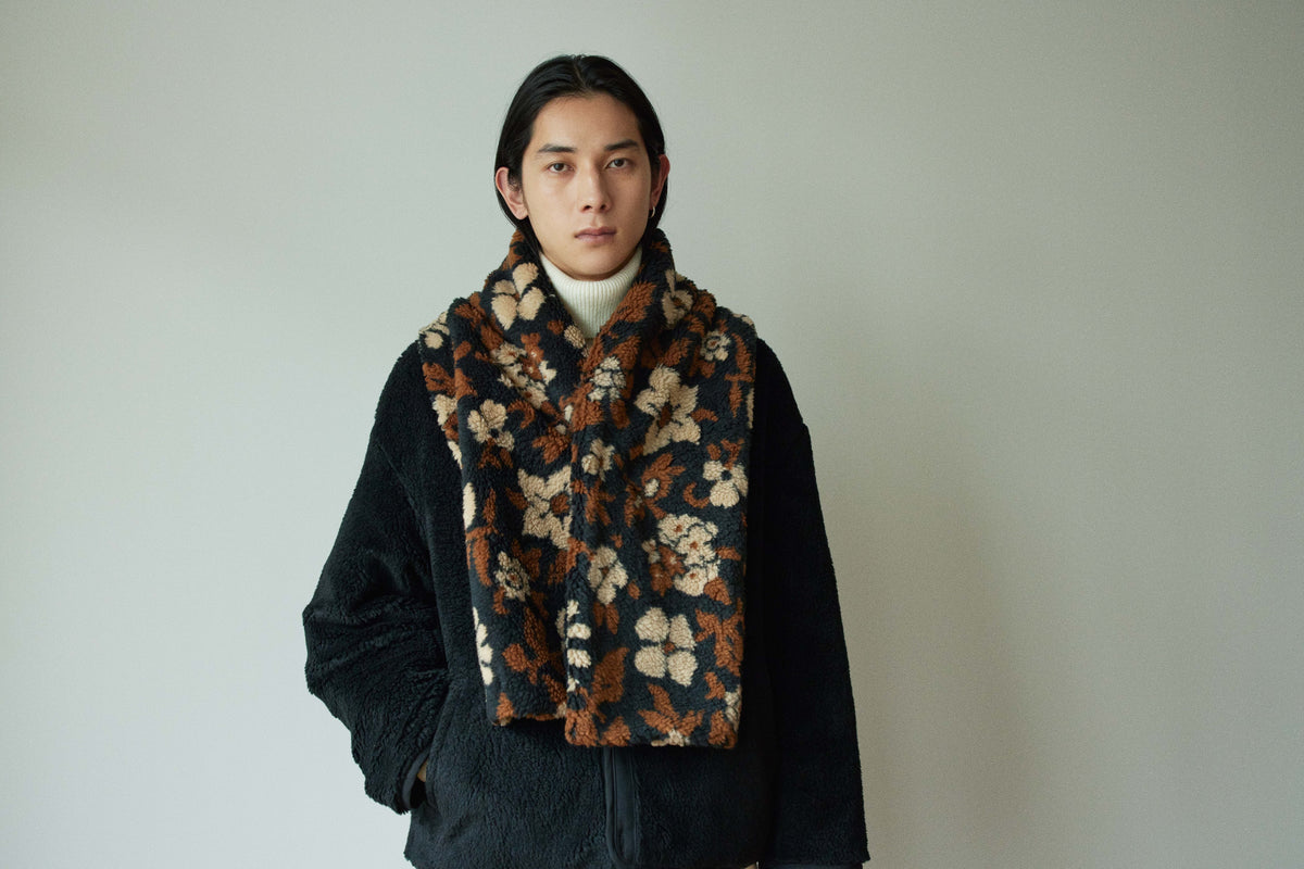 superNova. Jacquard boa stole / Black flower camo