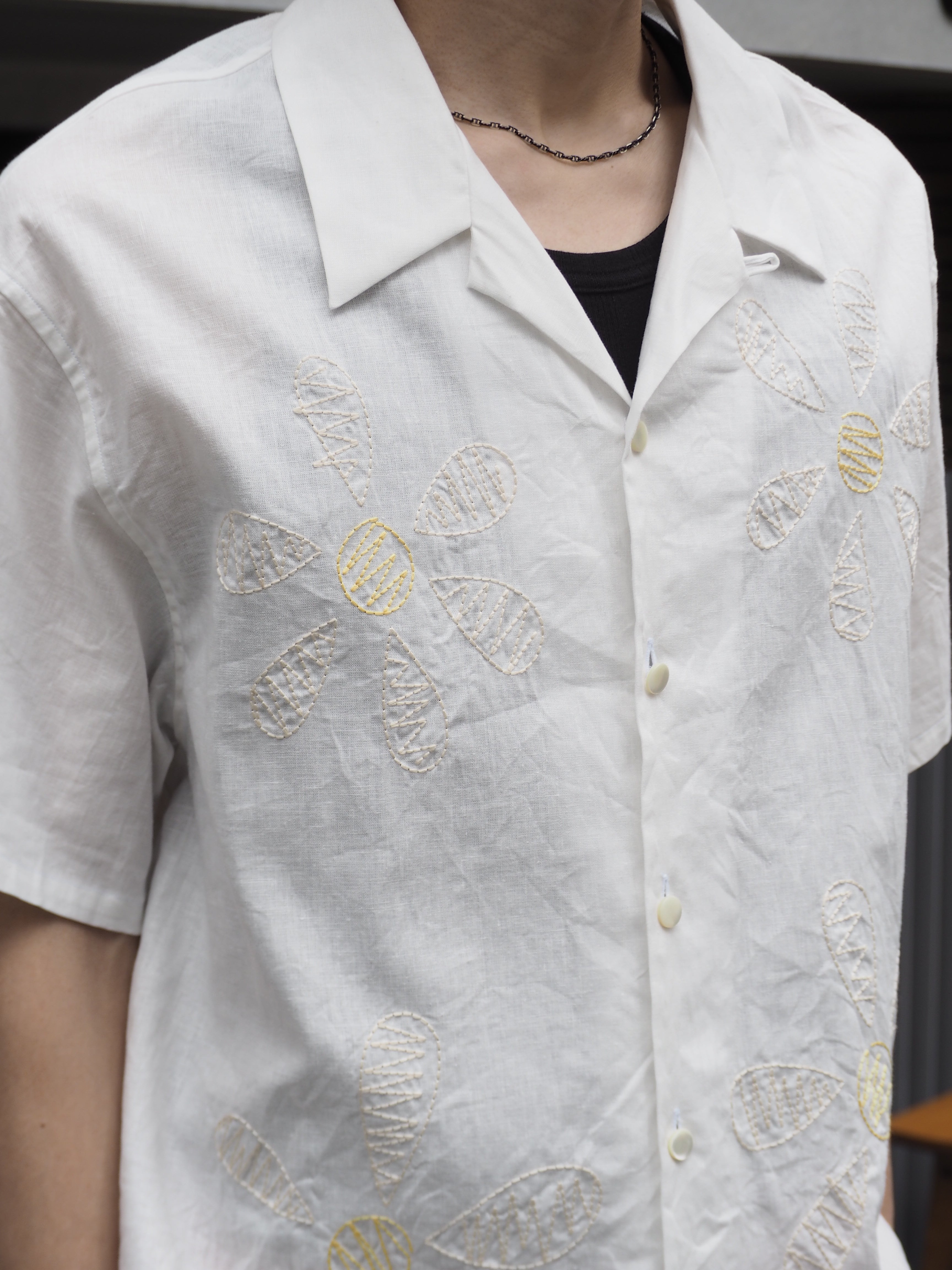 superNova. Aloha shirt - Big flowers embroidery / White