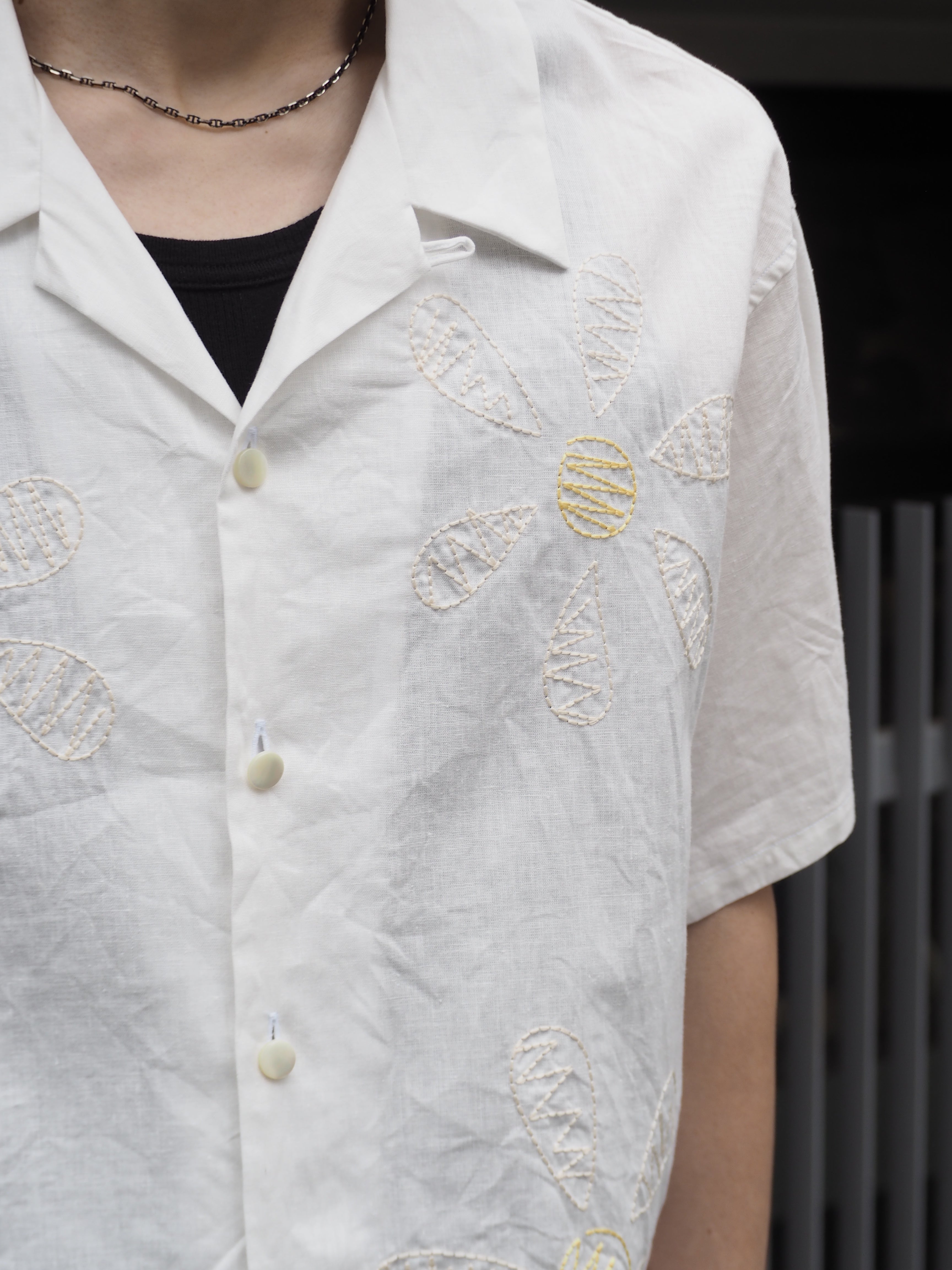 superNova. Aloha shirt - Big flowers embroidery / White