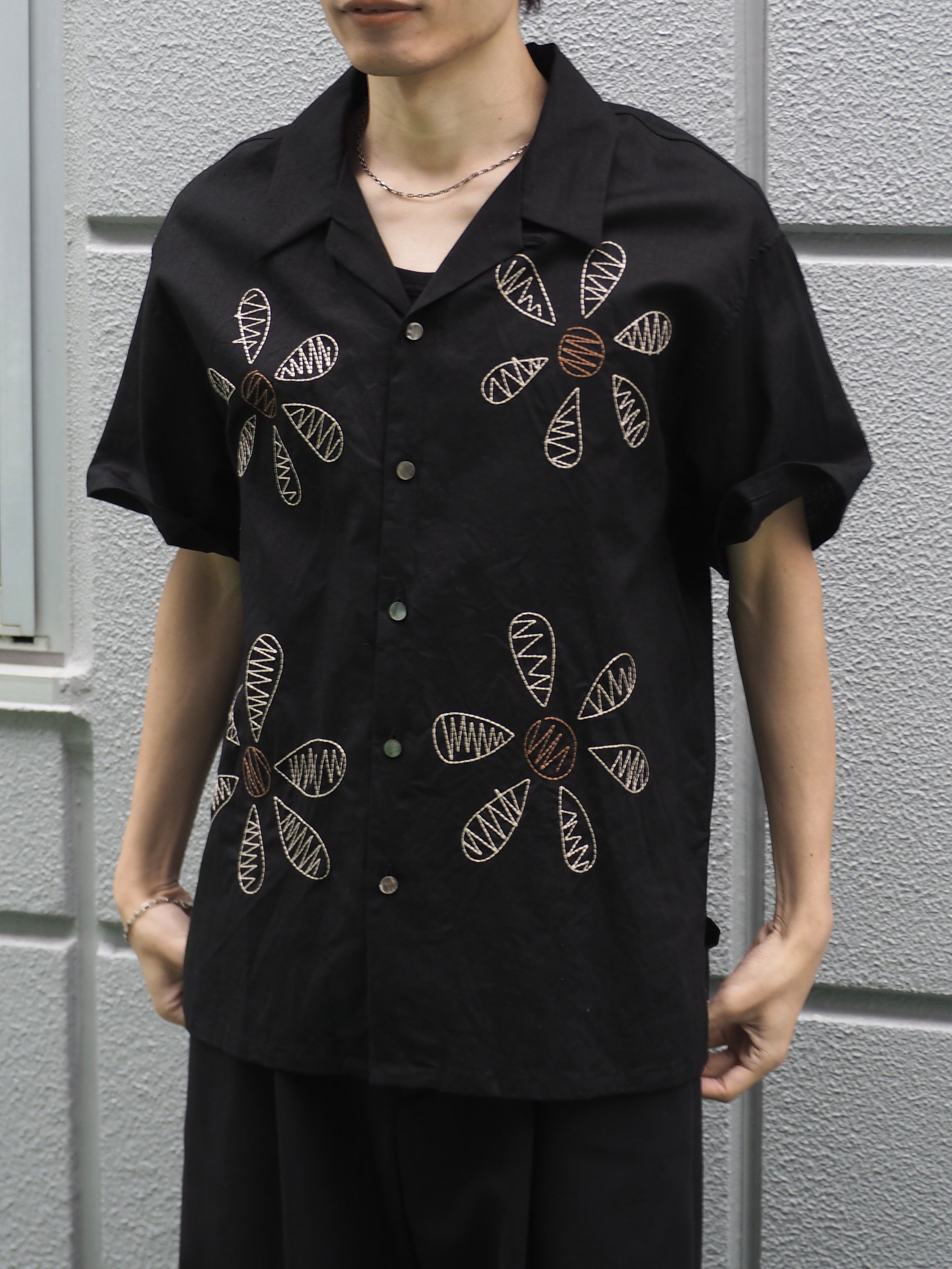 superNova. Aloha shirt - Big flowers embroidery / Black