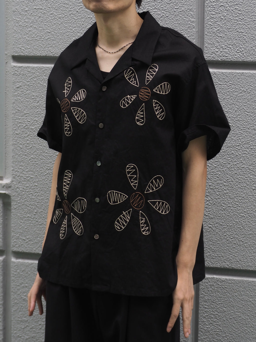superNova. Aloha shirt - Big flowers embroidery / Black