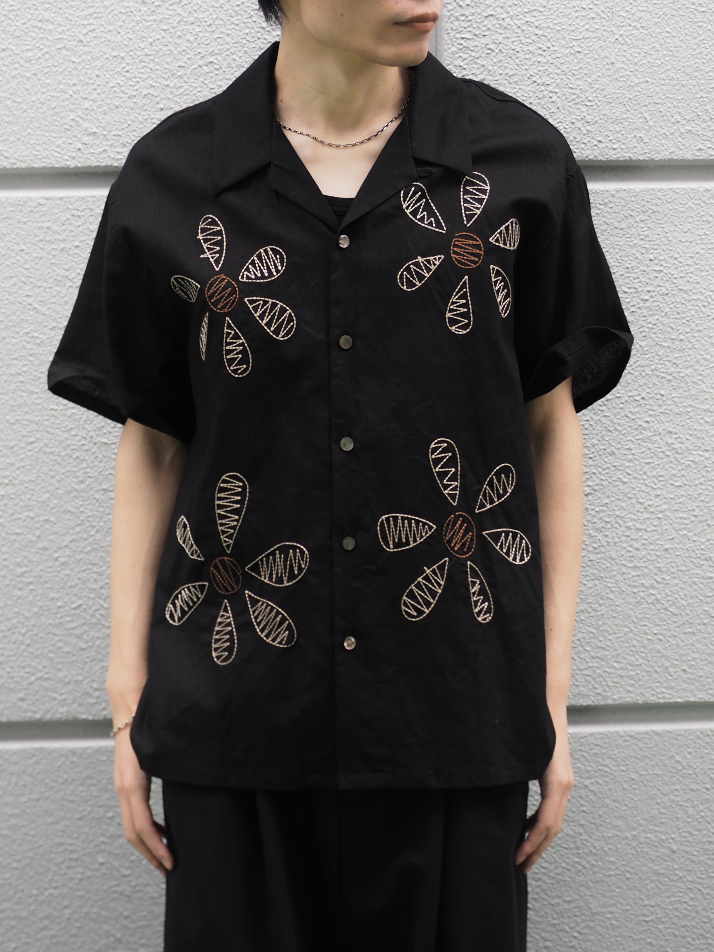 superNova. Aloha shirt - Big flowers embroidery / Black