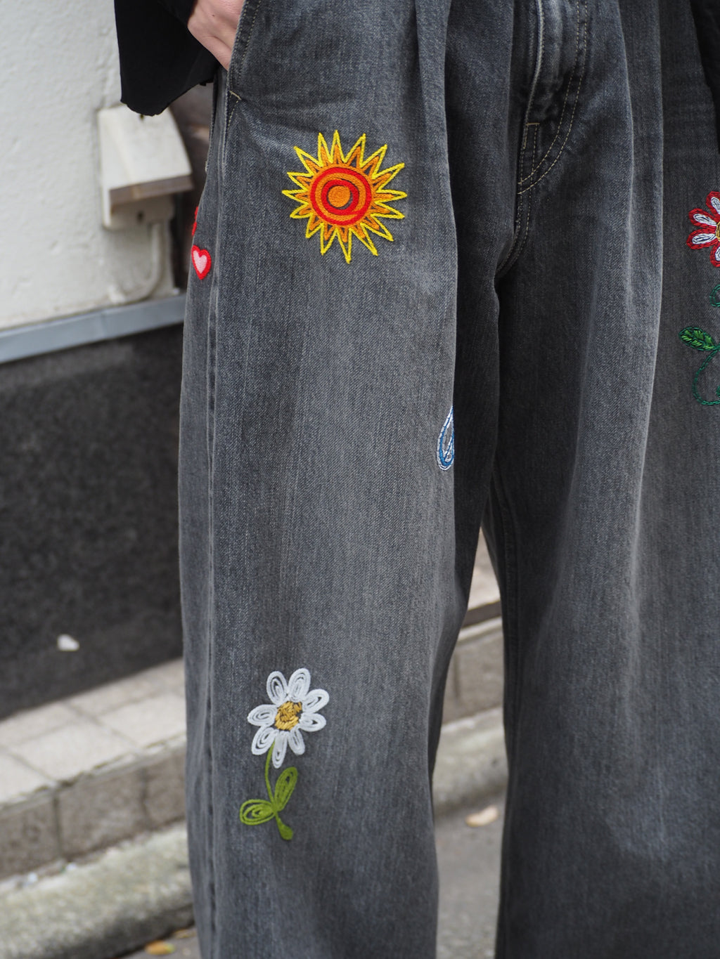 superNova. Embroidered wide selvedge jeans - Old vintage wash / Mid Black
