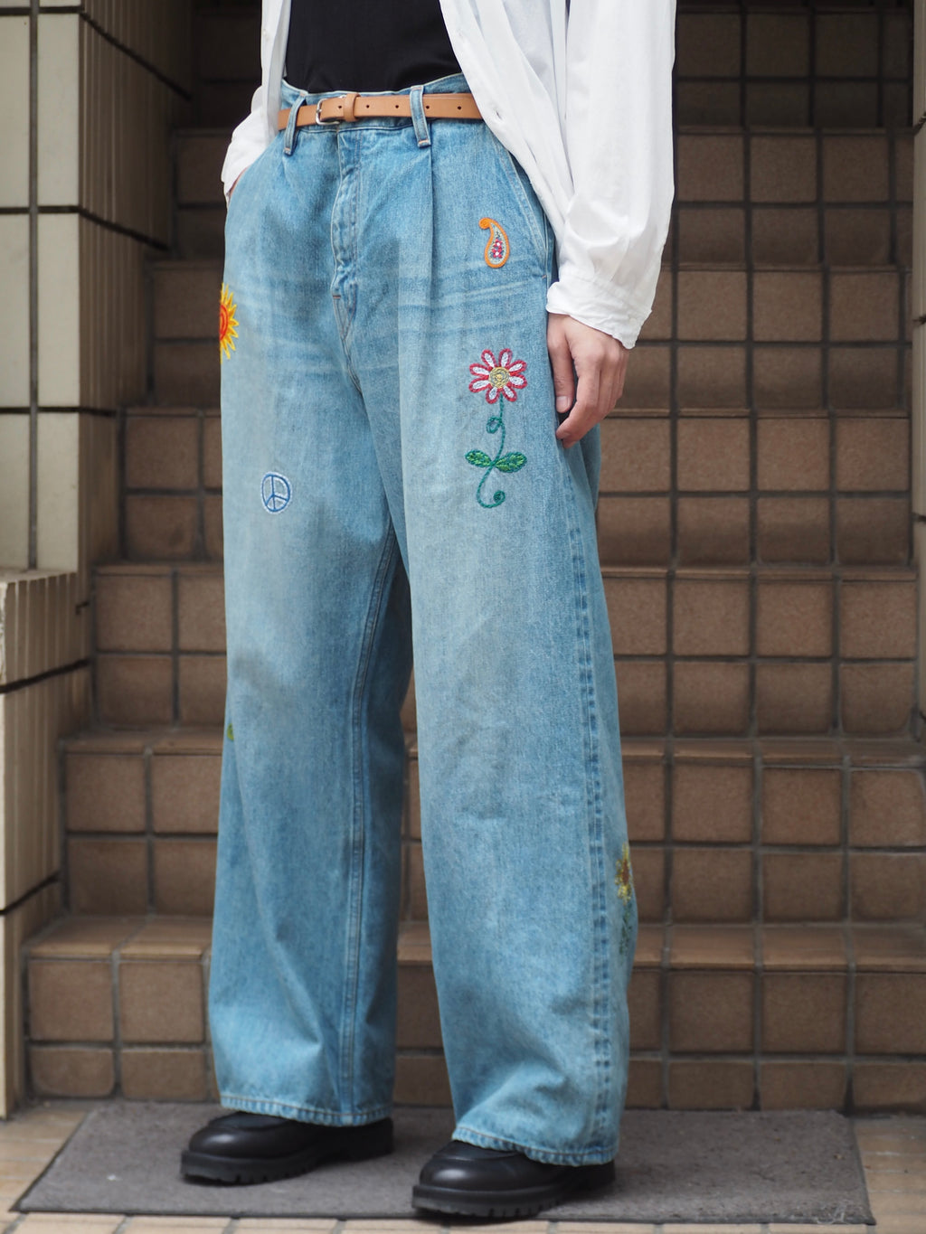superNova. Embroidered wide selvedge jeans - Old vintage wash / Light indigo
