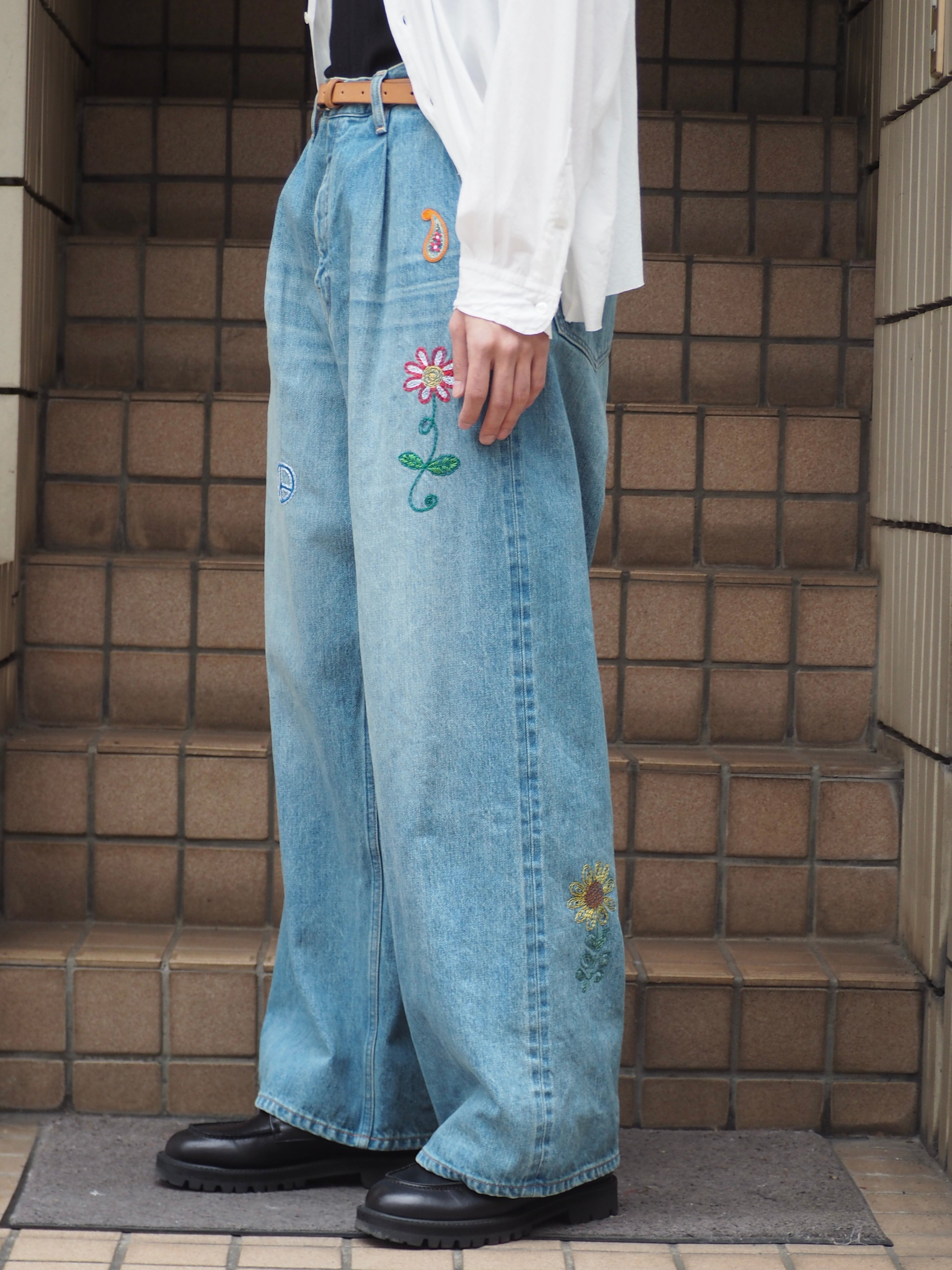 superNova. Embroidered wide selvedge jeans - Old vintage wash / Light indigo