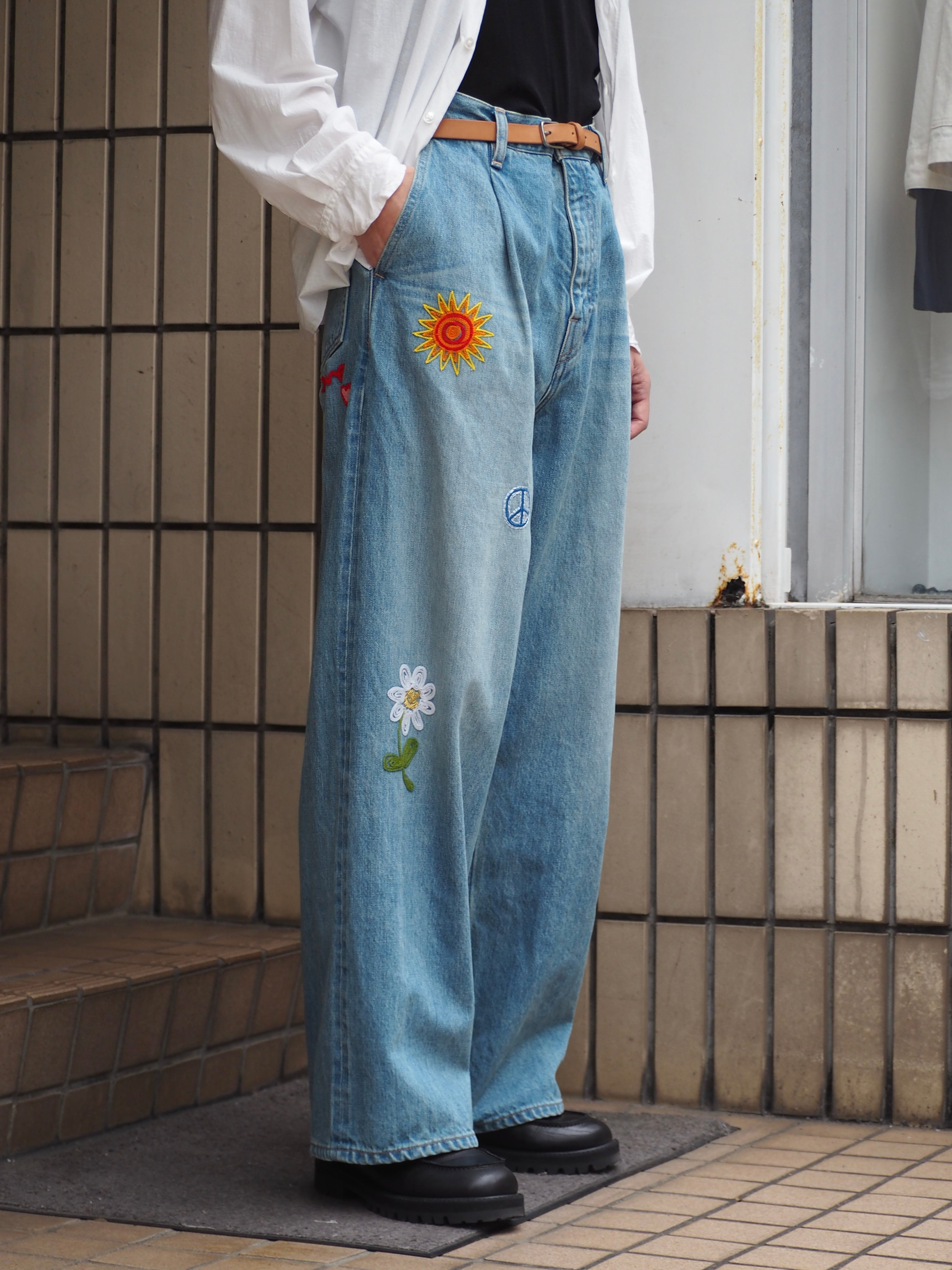 superNova. Embroidered wide selvedge jeans - Old vintage wash / Light indigo