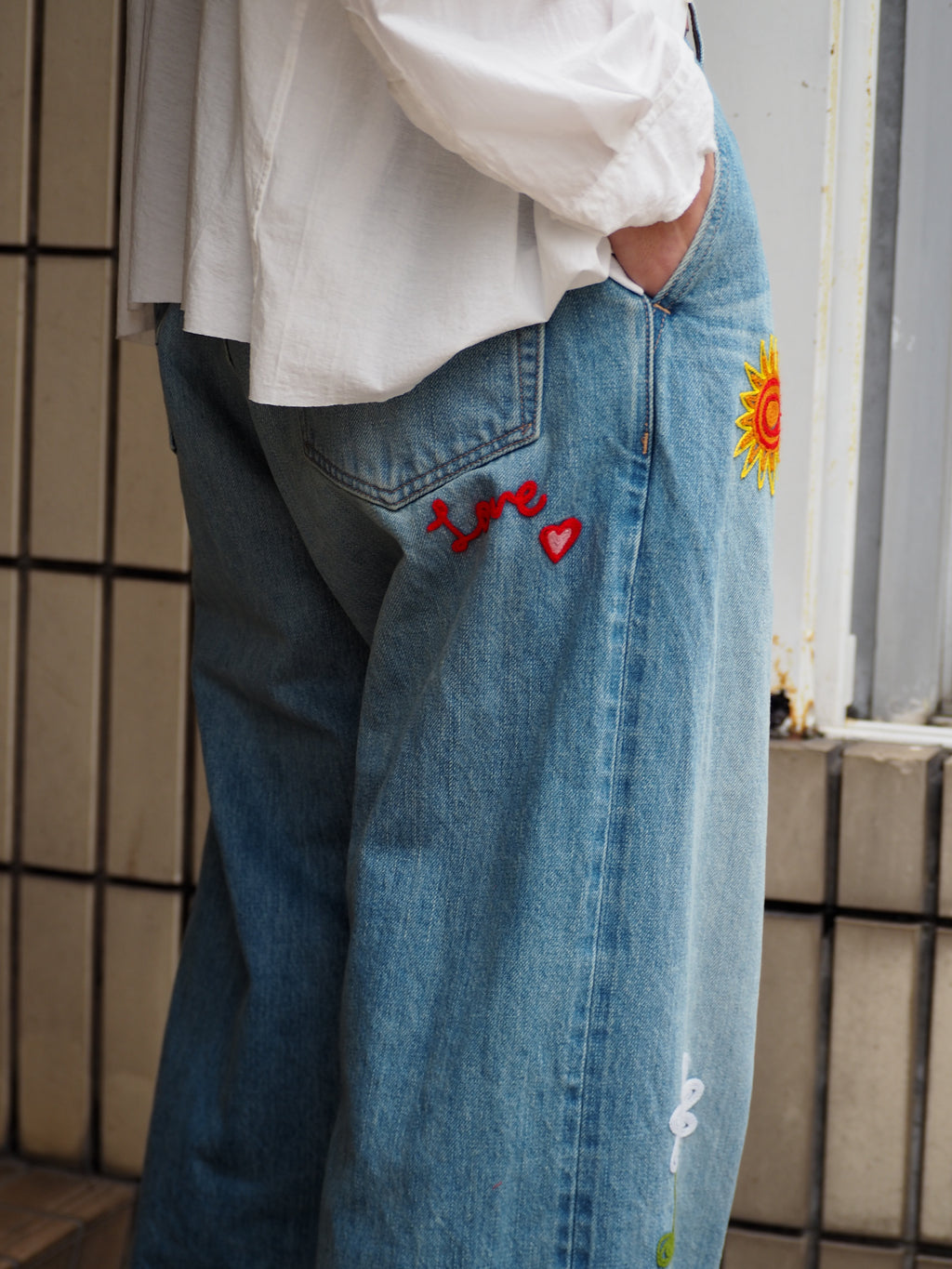 superNova. Embroidered wide selvedge jeans - Old vintage wash / Light indigo