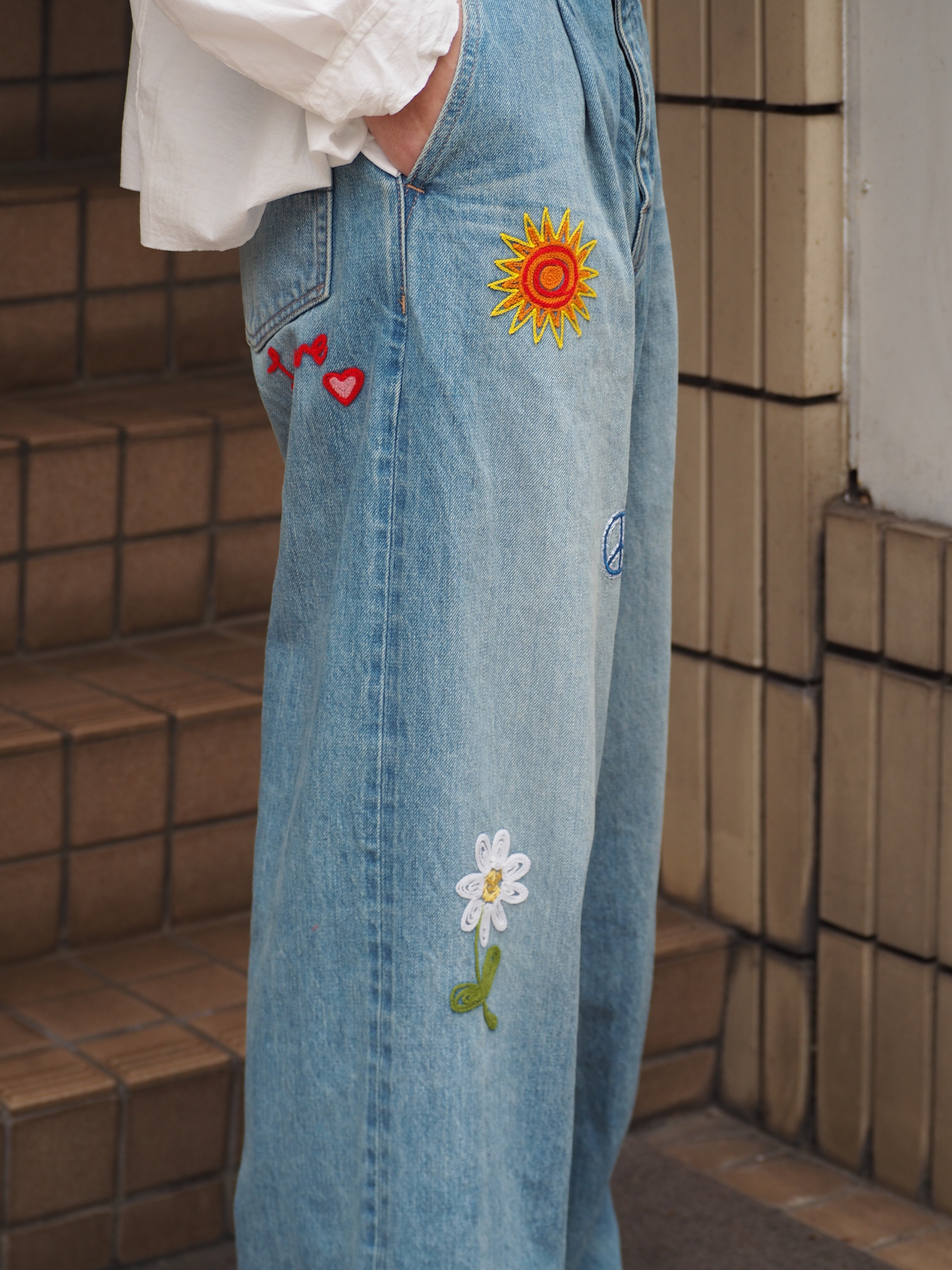 superNova. Embroidered wide selvedge jeans - Old vintage wash / Light indigo