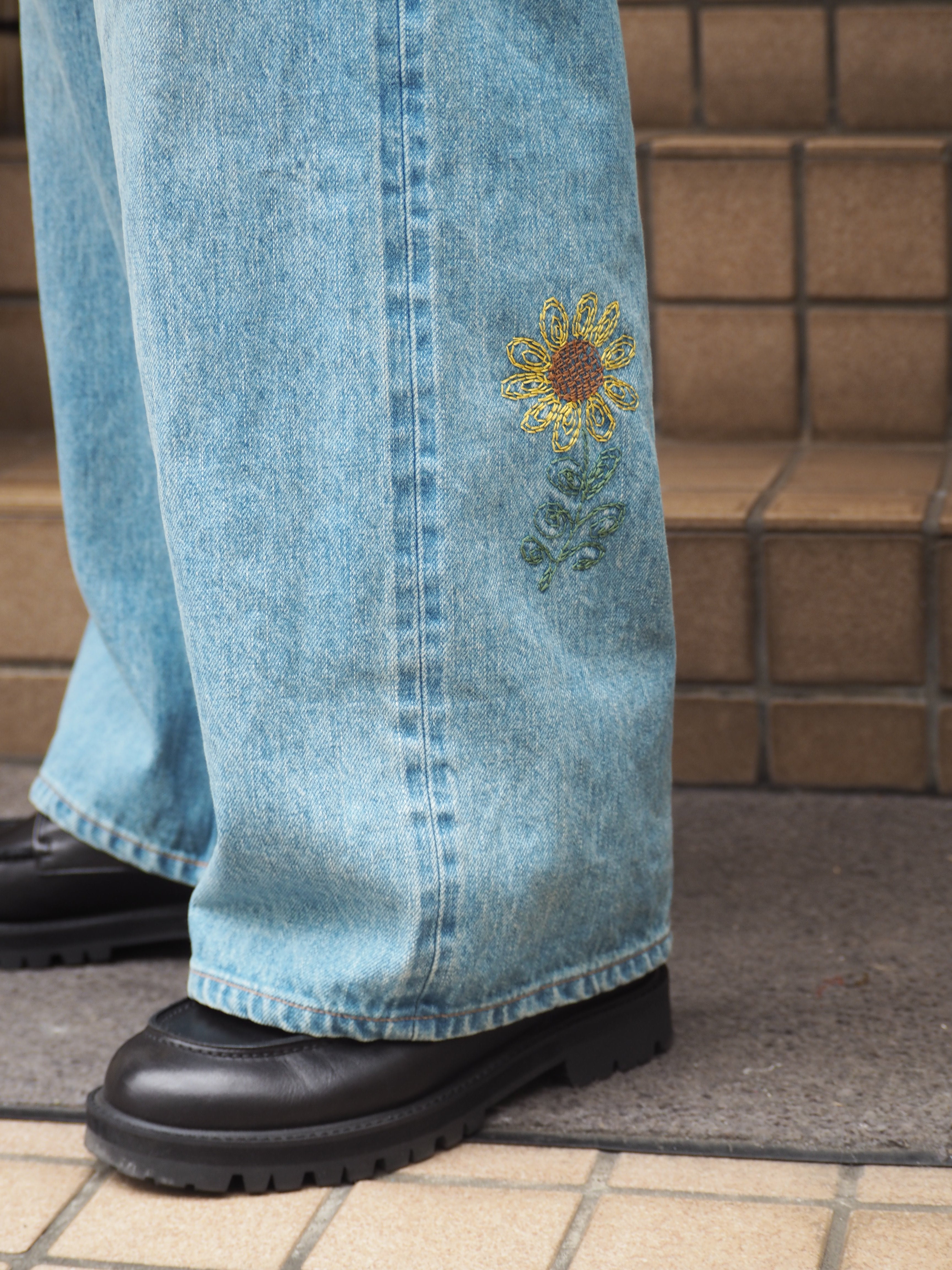 superNova. Embroidered wide selvedge jeans - Old vintage wash / Light indigo