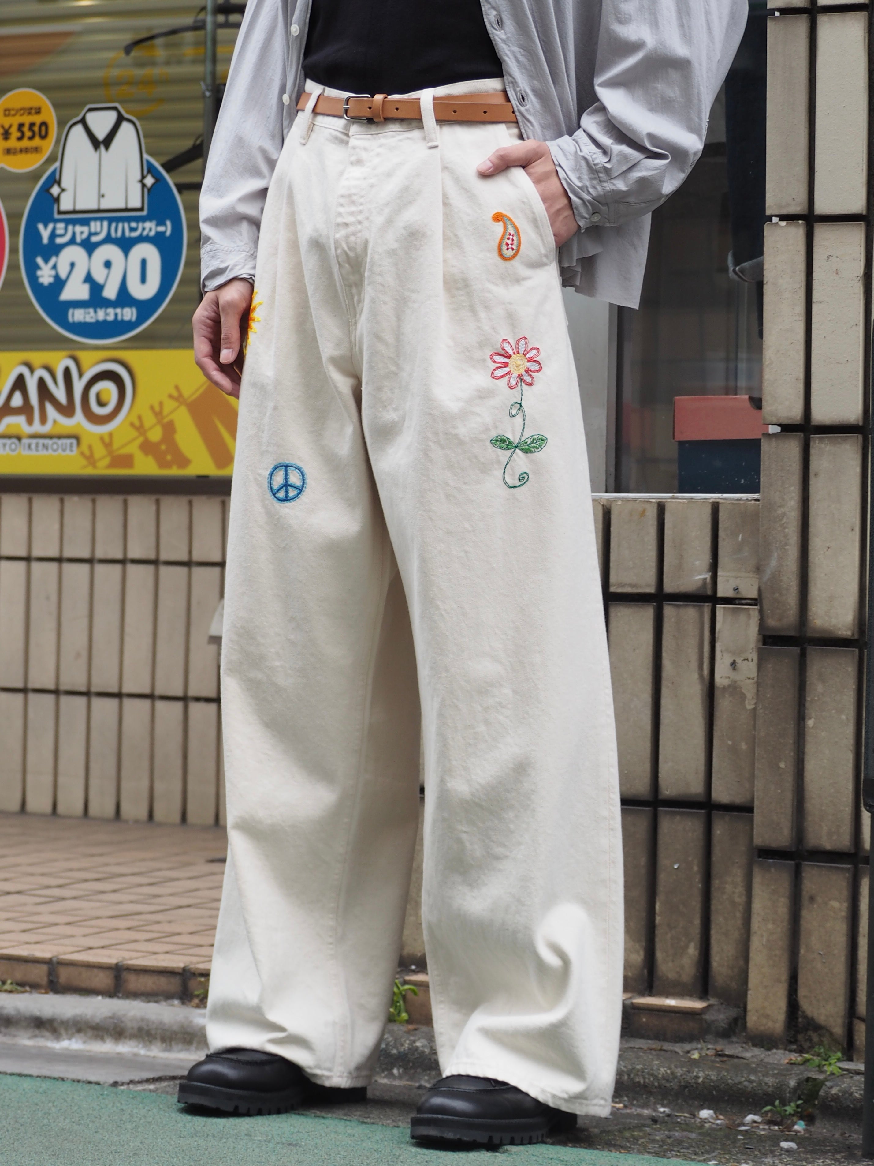 superNova. Embroidered wide selvedge jeans / Natural