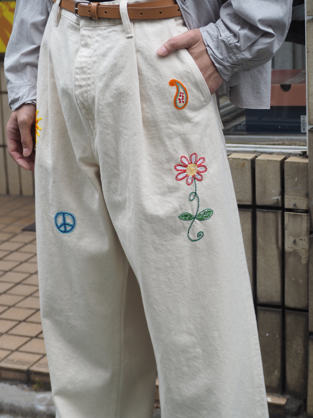 superNova. Embroidered wide selvedge jeans / Natural
