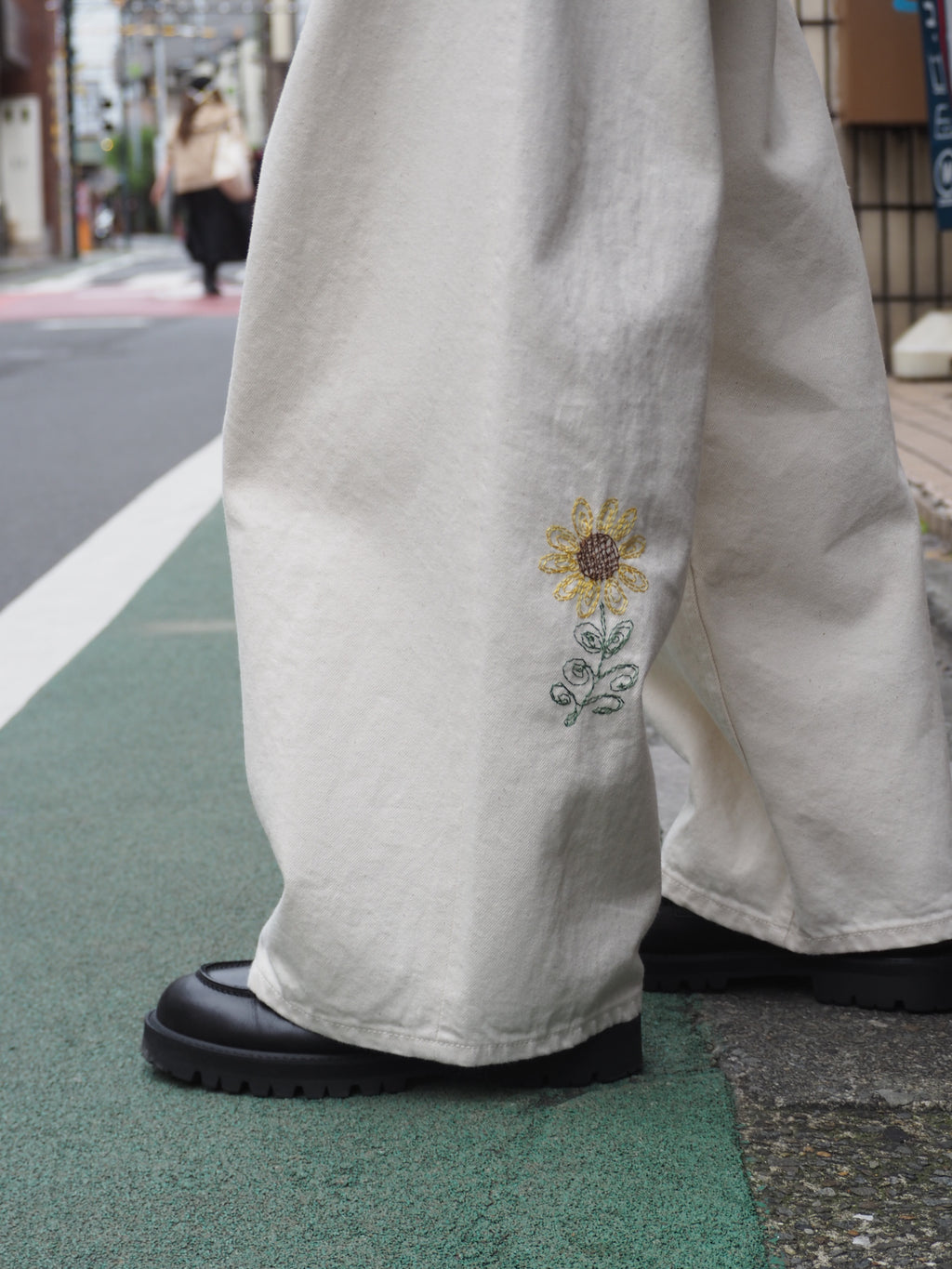 superNova. Embroidered wide selvedge jeans / Natural