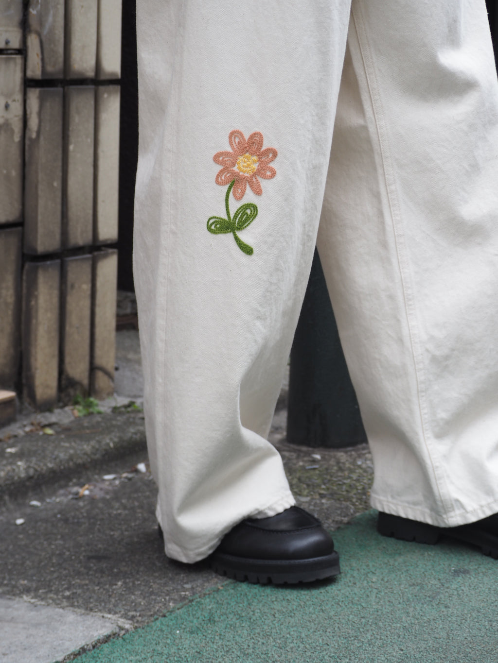 superNova. Embroidered wide selvedge jeans / Natural