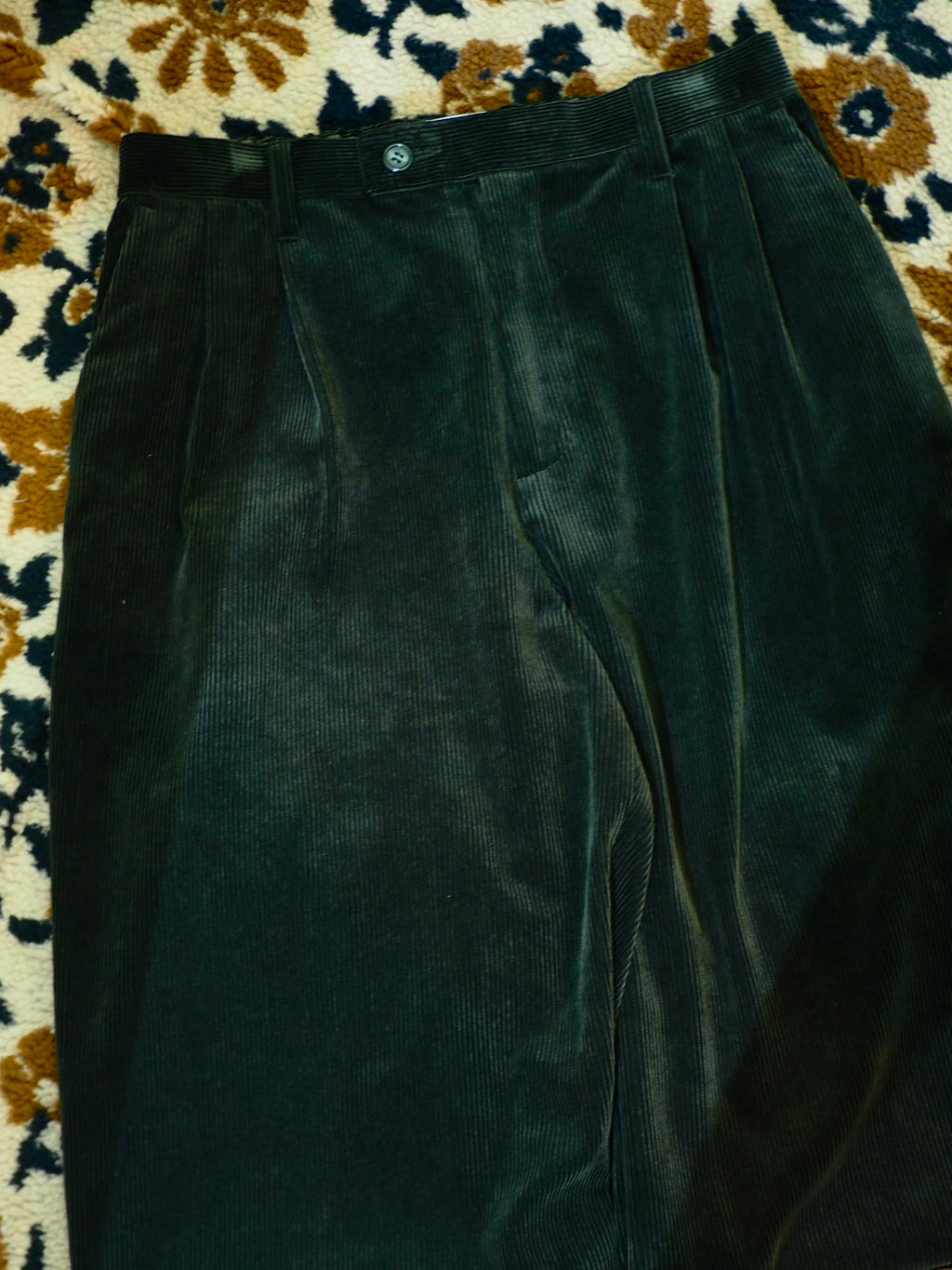 superNova. Corduroy Baggy Utility Trousers / Green