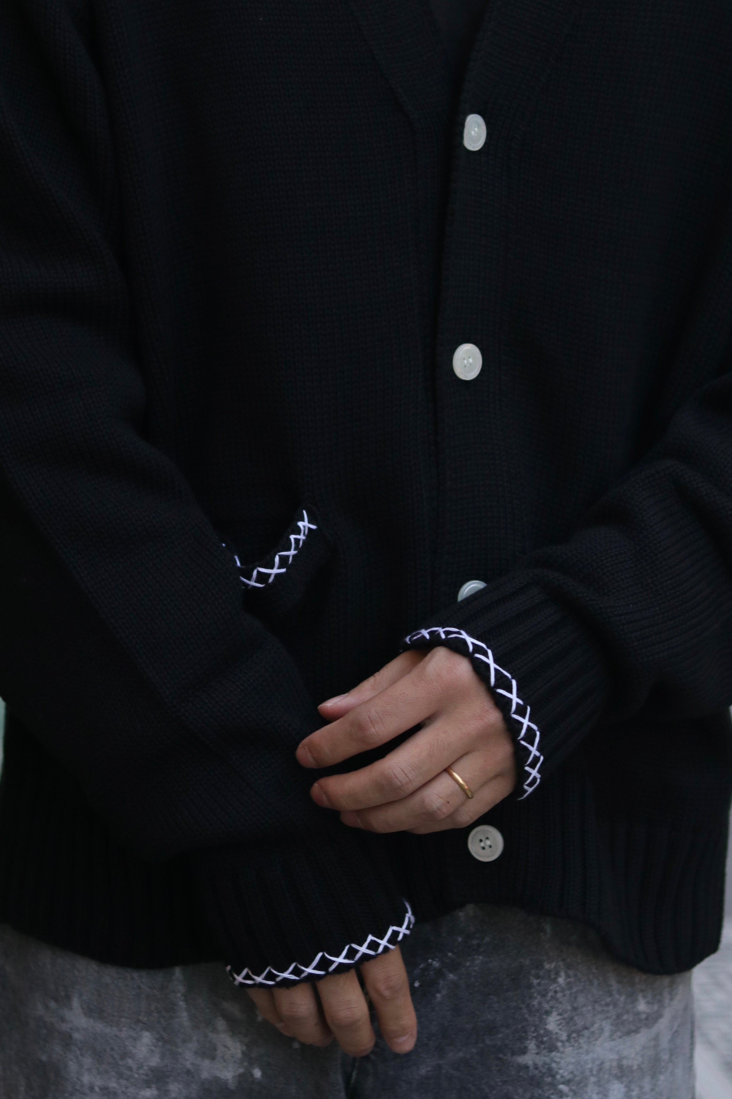encode HAND-STITCHED KNIT CARDIGAN / Black