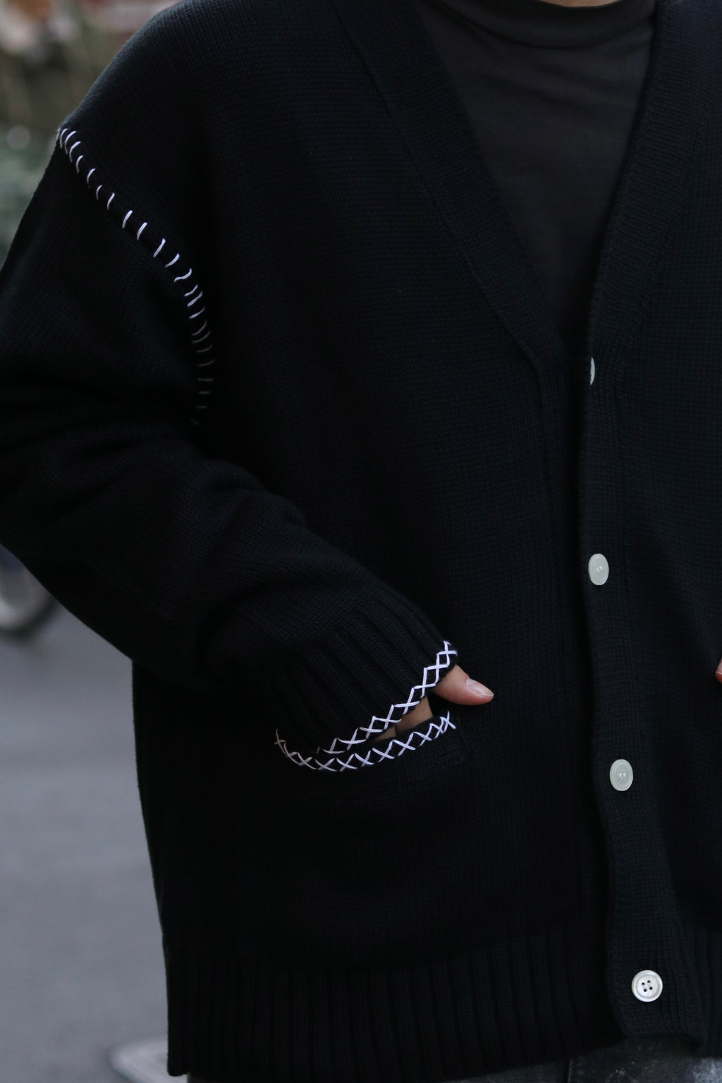 encode HAND-STITCHED KNIT CARDIGAN / Black