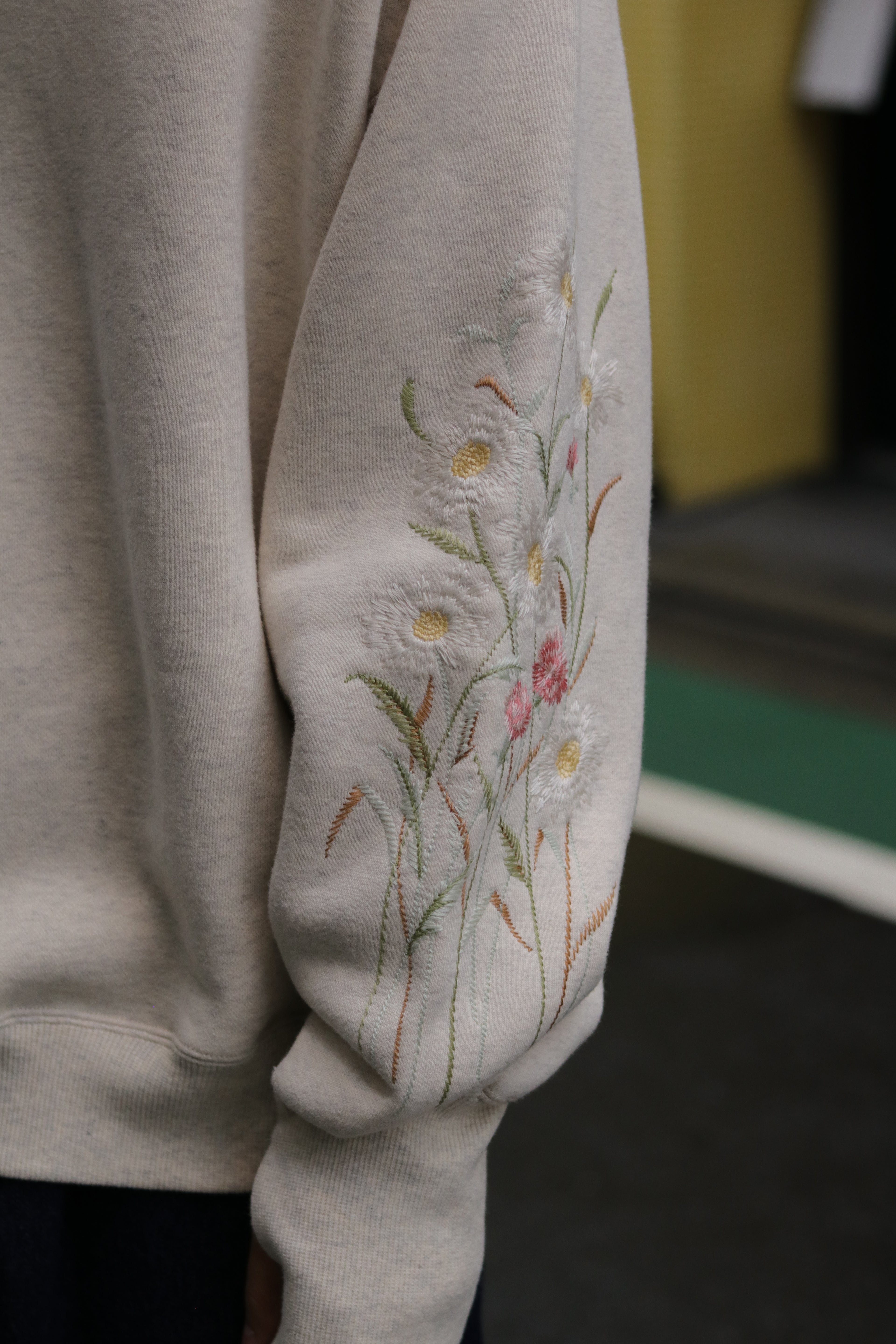 superNova. Embroidery crew sweat / Oatmeal