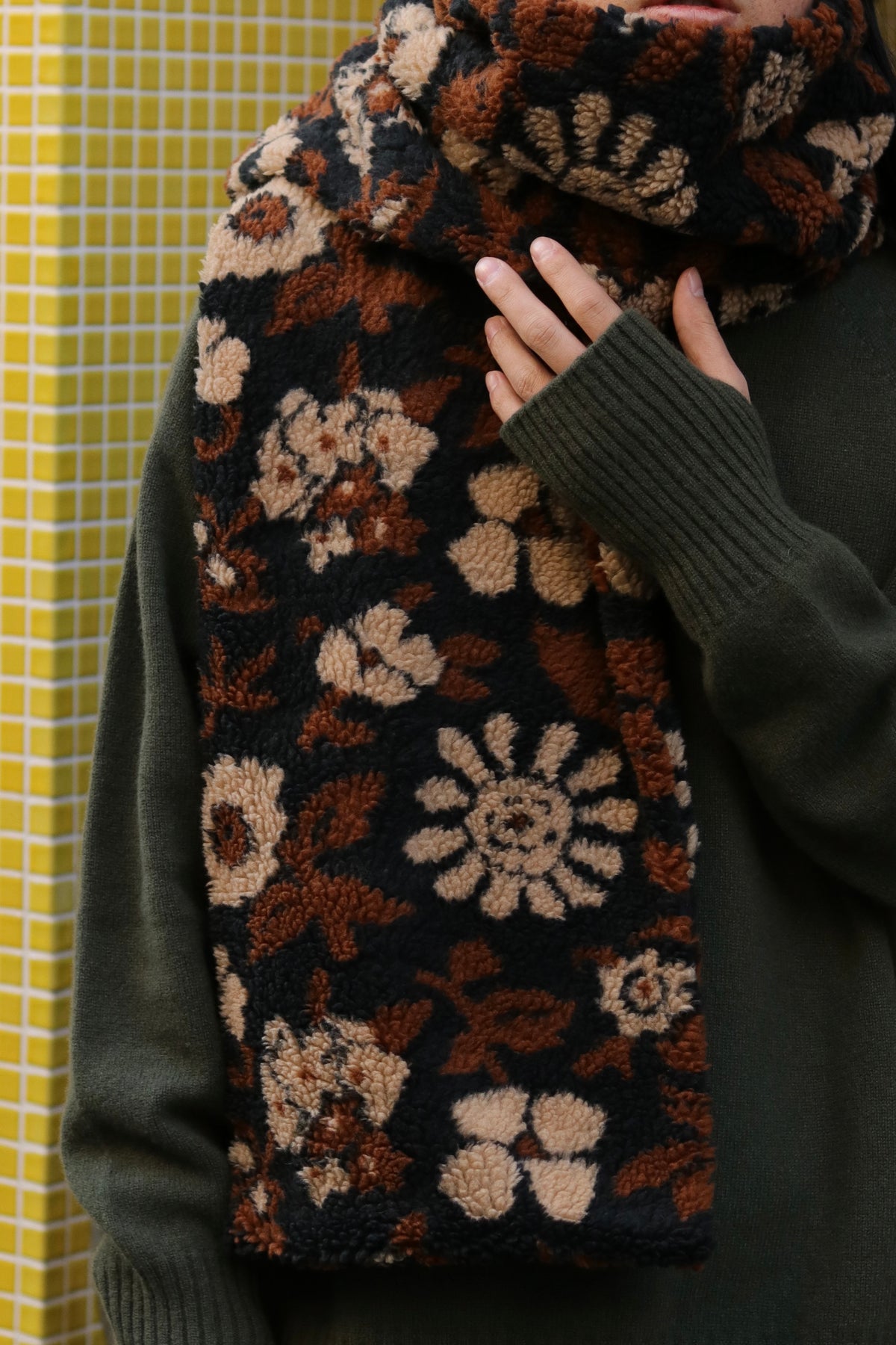 superNova. Jacquard boa stole / Black flower camo