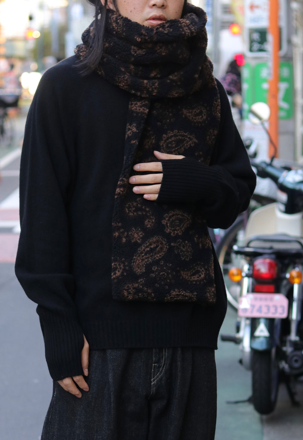 superNova. Jacquard boa stole / Black Paisley