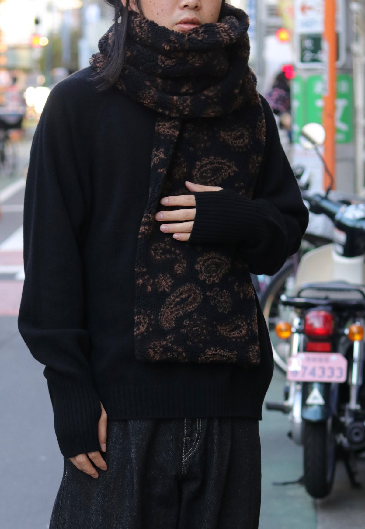 superNova. Jacquard boa stole / Black Paisley