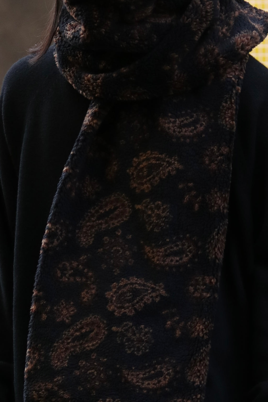superNova. Jacquard boa stole / Black Paisley