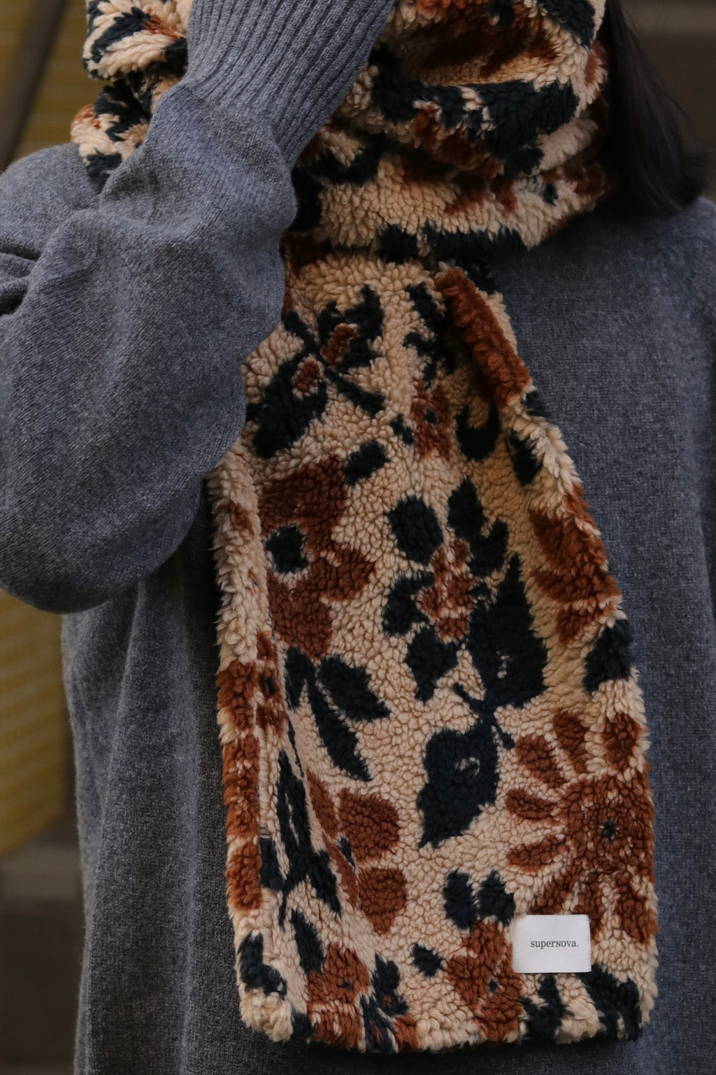superNova. Jacquard boa stole / Beige flower camo
