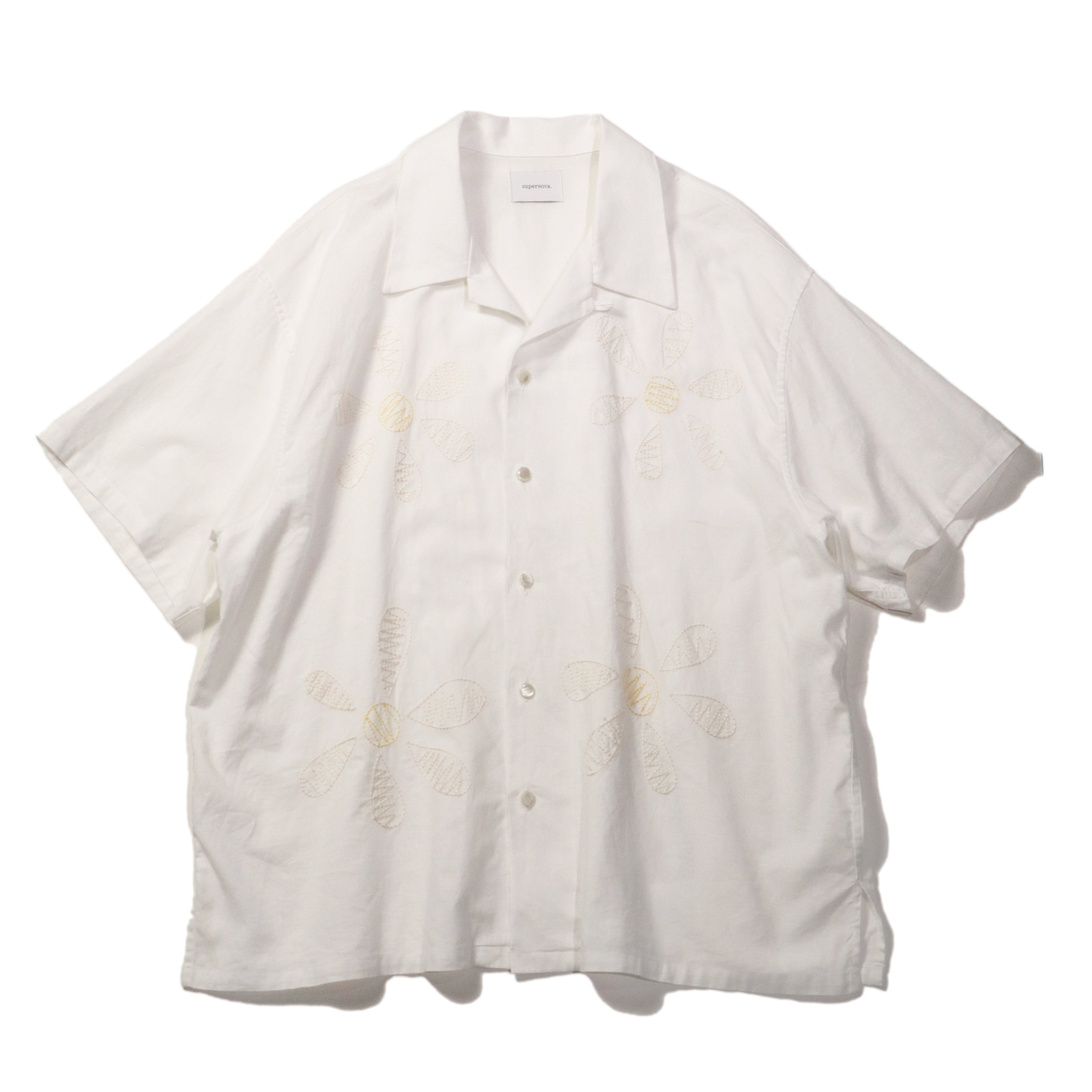 superNova. Aloha shirt - Big flowers embroidery / White